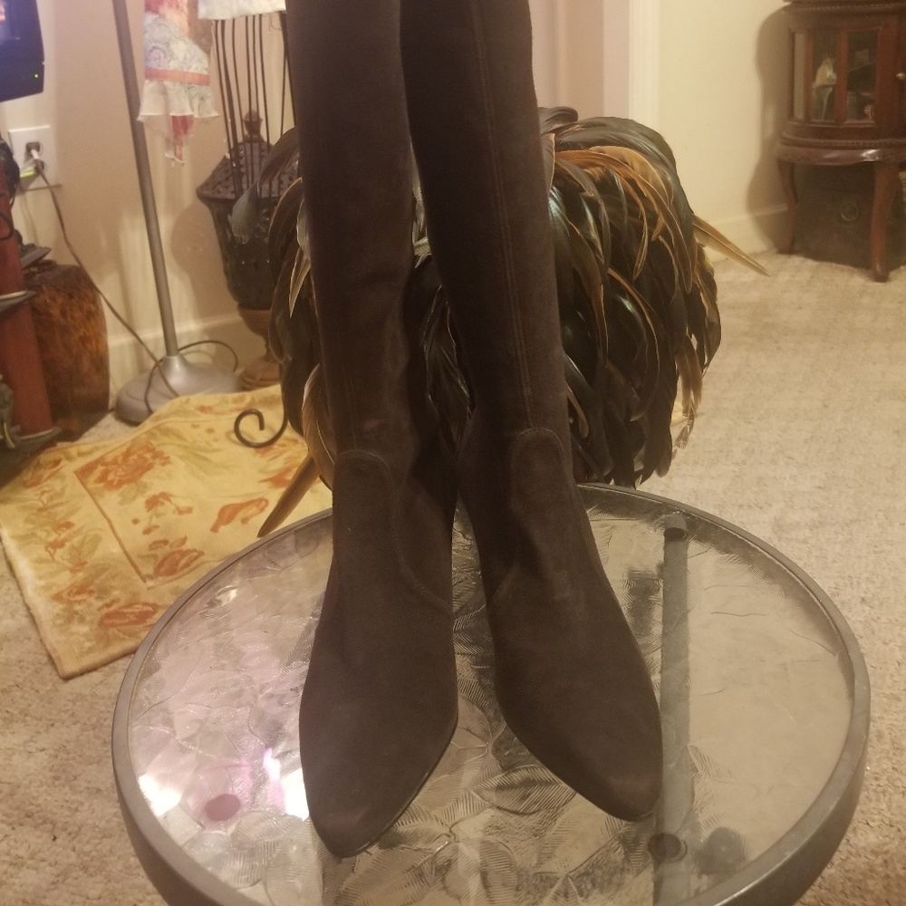 STUART WEIZMAN SUEDE BOOTS 6.5 M